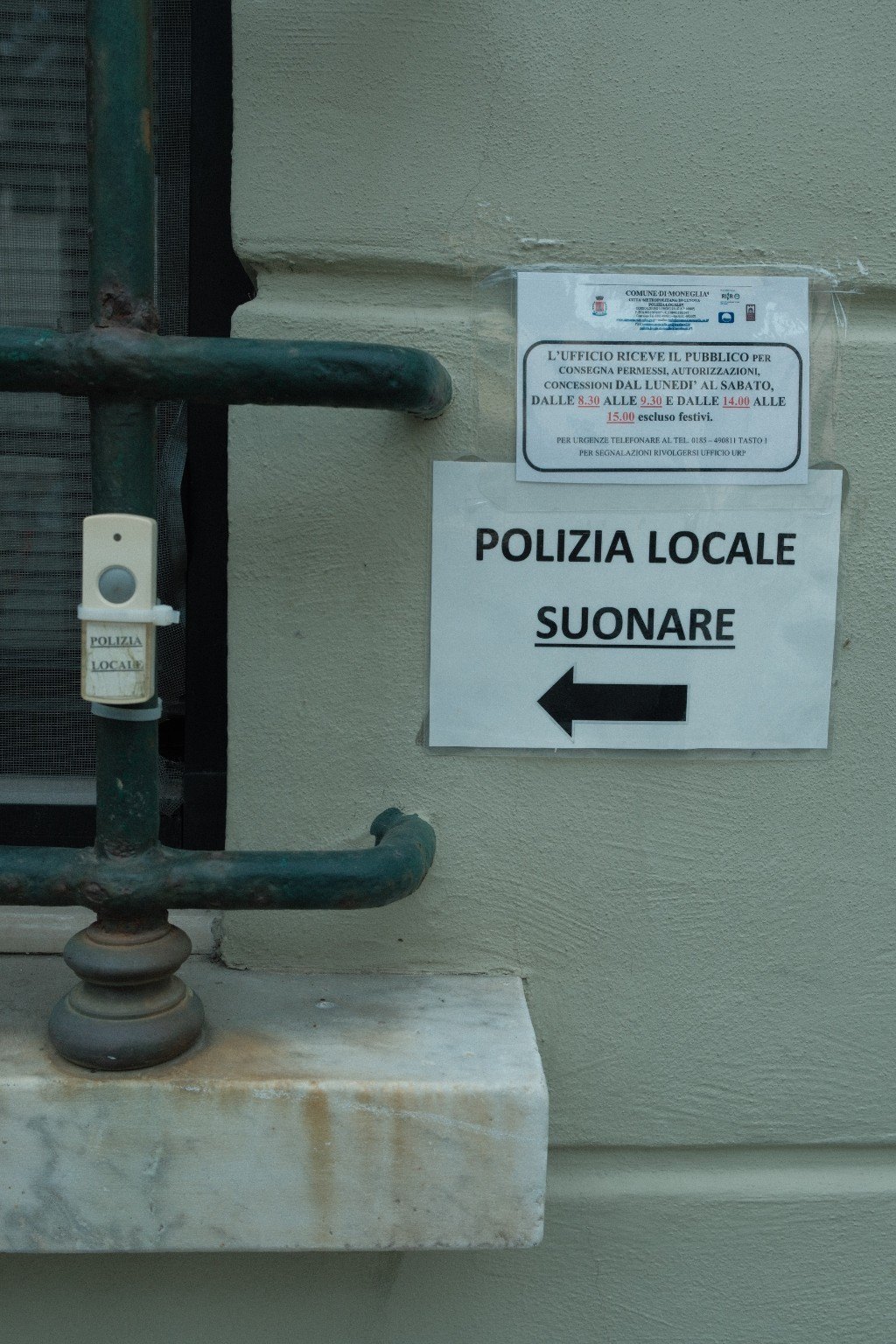 Hinweisschild der Polizia Locale