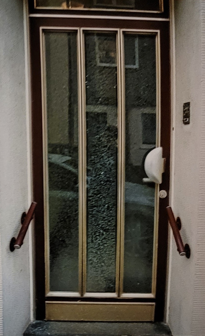 Hauseingang 9 aus der Serie Türen & Glas